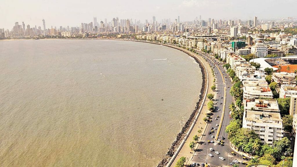The plush locality, South Mumbai is famous for its sea view, night life and ultra luxurious apartments.